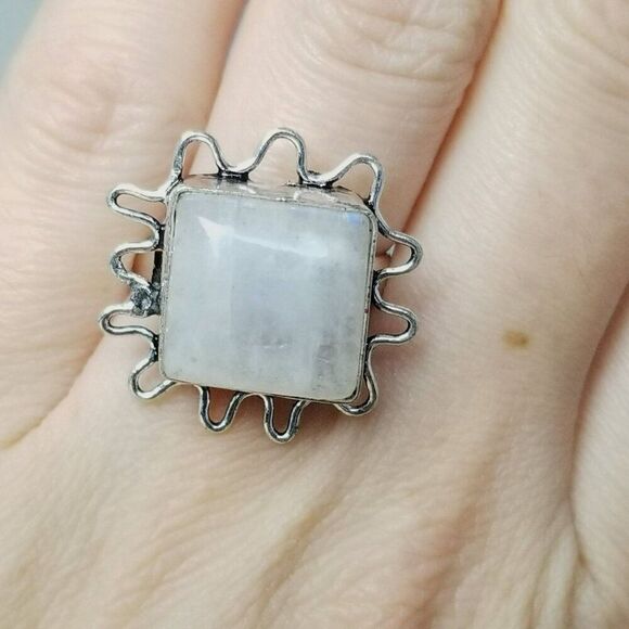 Vintage Gray Square Stone Bezel Set in Wavy Ring, Silver Tone Size 6 Band - Picture 1 of 8